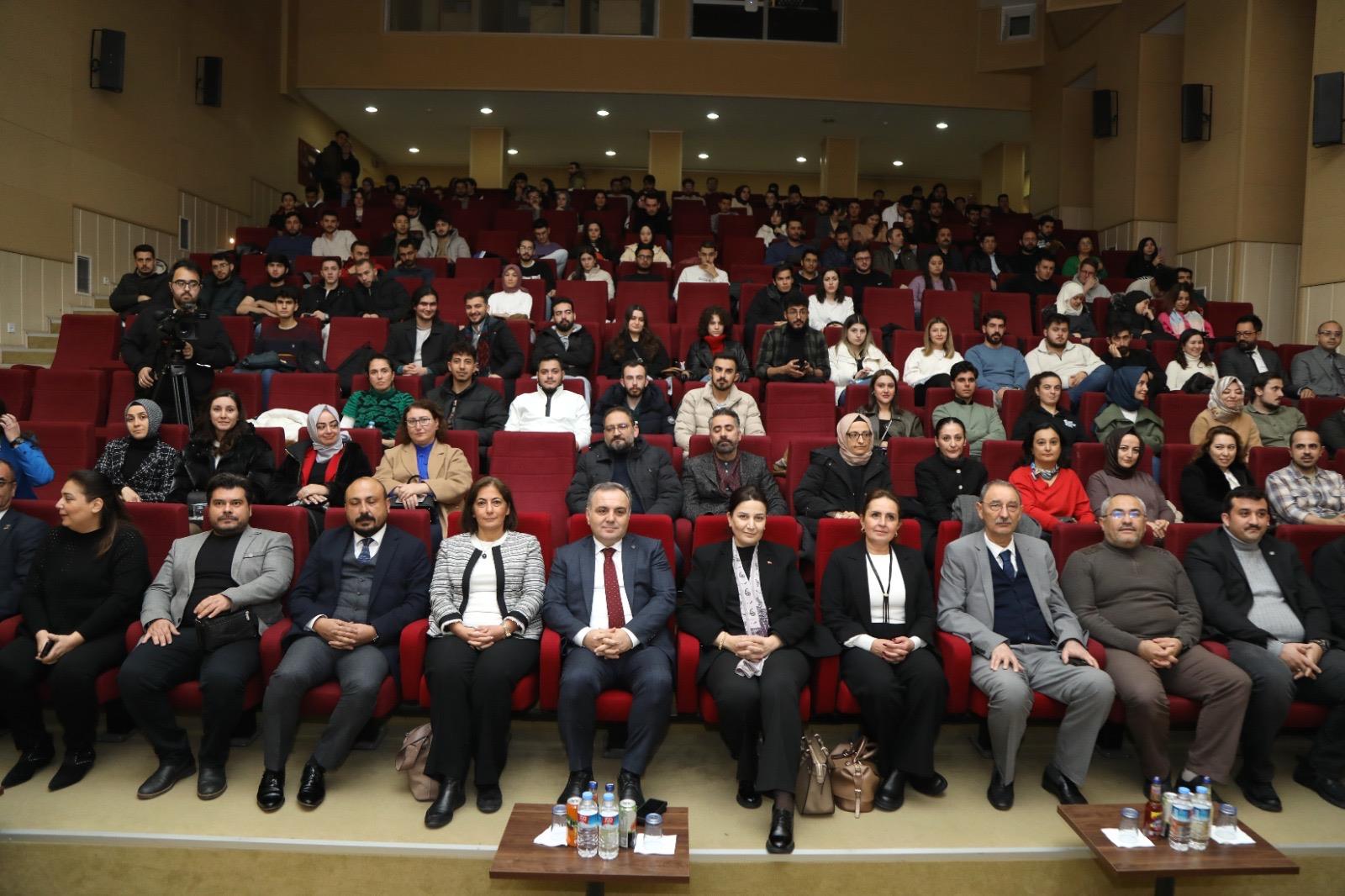 Picture of Penthouse apartment - Wikipedia