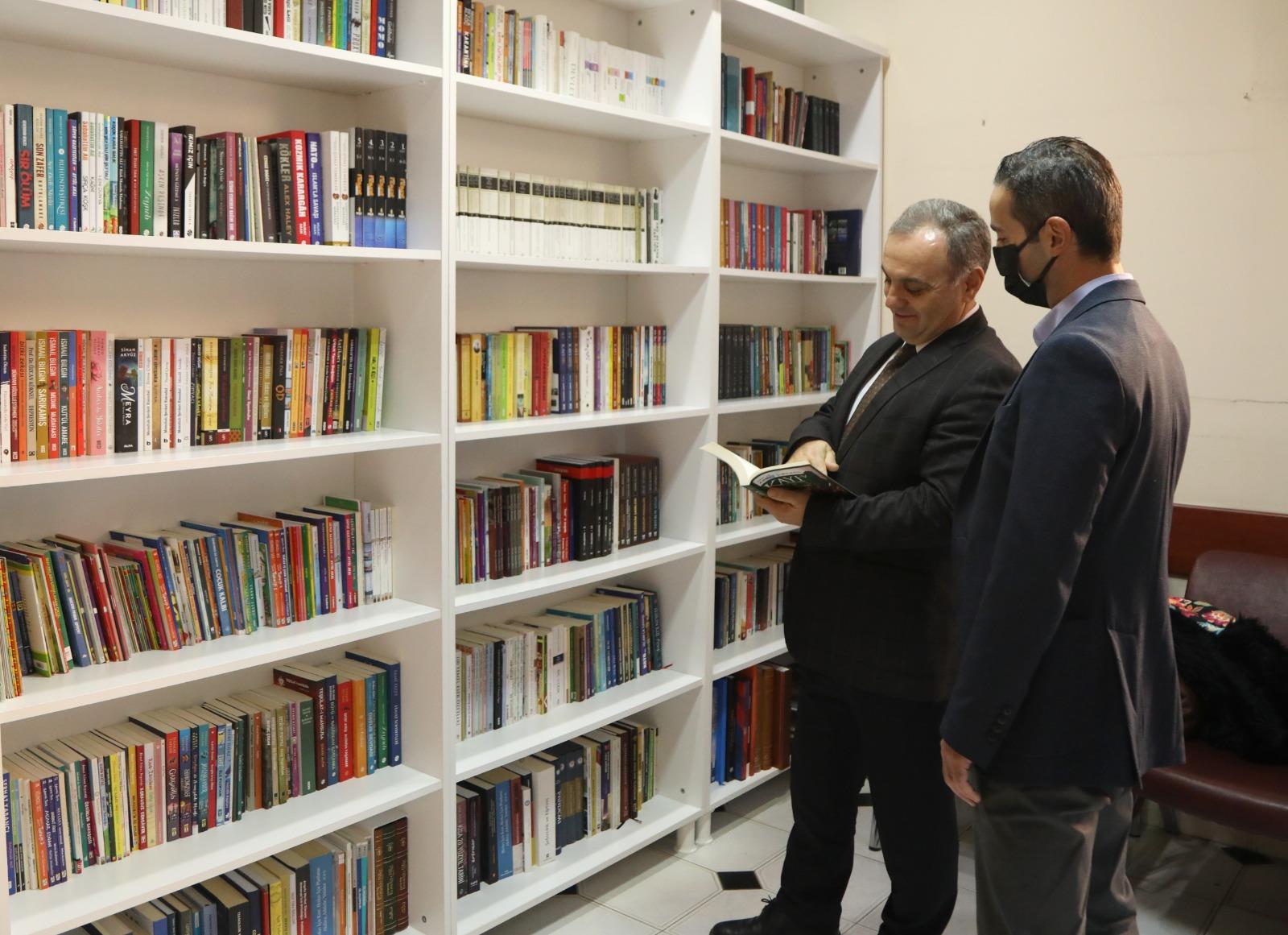 Our Rector visited the Library at the Aesthetic, Plastic and Reconstru